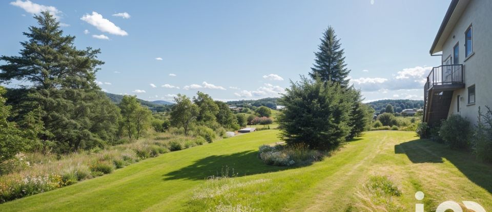 Maison traditionnelle 8 pièces de 145 m² à Coubon (43700)