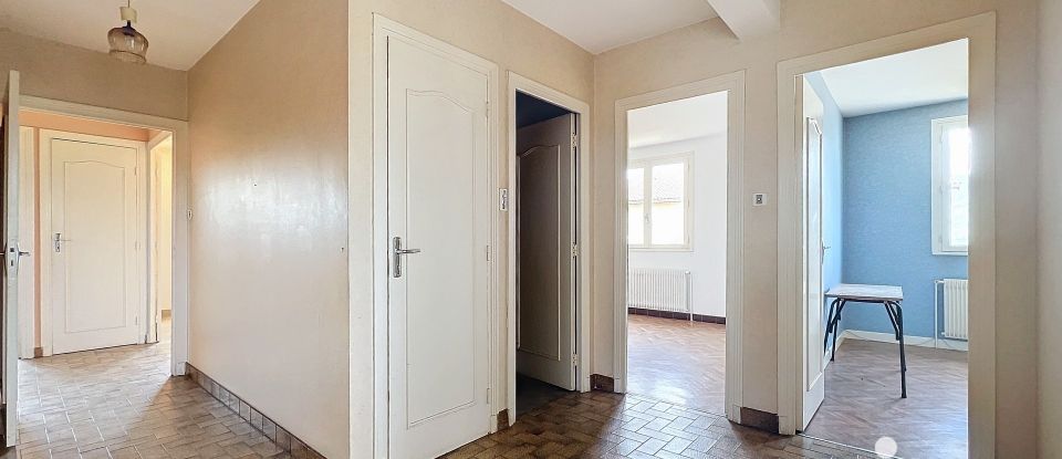 Maison traditionnelle 8 pièces de 145 m² à Coubon (43700)