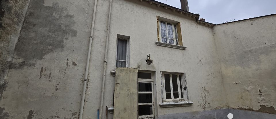 Town house 6 rooms of 105 m² in Saint-Gaultier (36800)