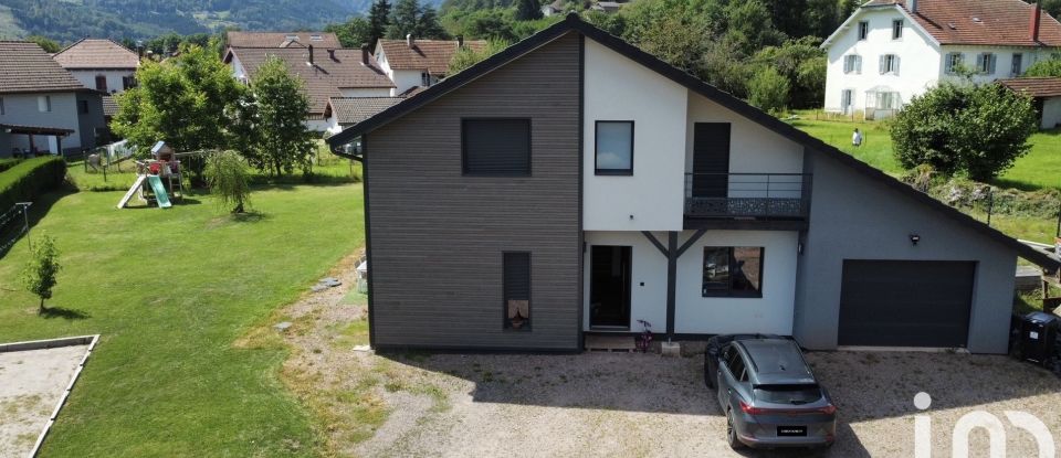 Maison 8 pièces de 194 m² à Saulxures-sur-Moselotte (88290)