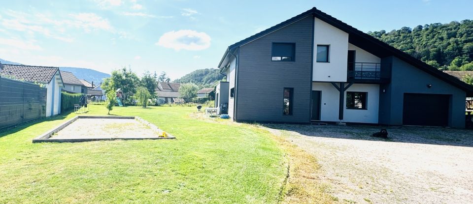 Maison 8 pièces de 194 m² à Saulxures-sur-Moselotte (88290)