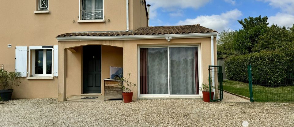 House 4 rooms of 85 m² in Fléac (16730)