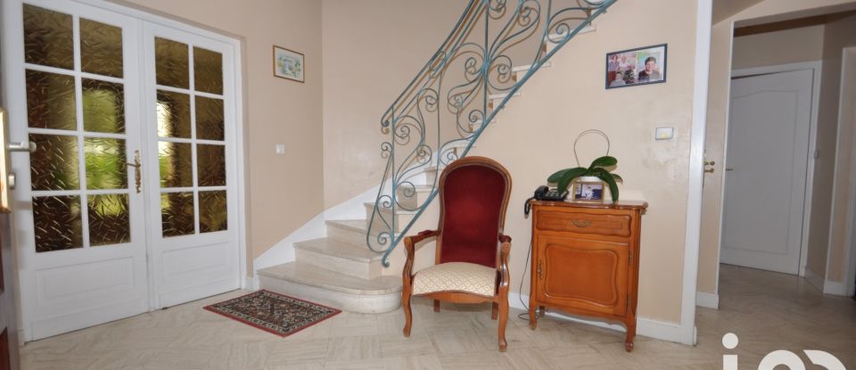 Traditional house 6 rooms of 133 m² in Gradignan (33170)