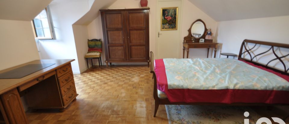 Traditional house 6 rooms of 133 m² in Gradignan (33170)