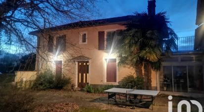 Village house 9 rooms of 275 m² in Pau (64000)