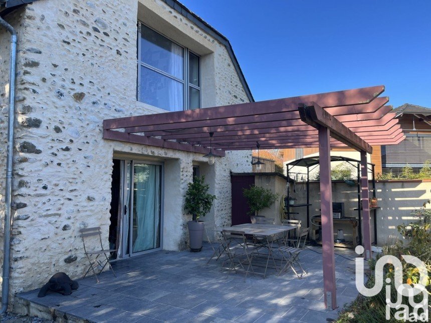 Maison de village 9 pièces de 275 m² à Pau (64000)