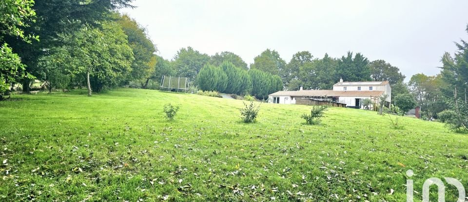 Traditional house 8 rooms of 221 m² in Vieillevigne (44116)