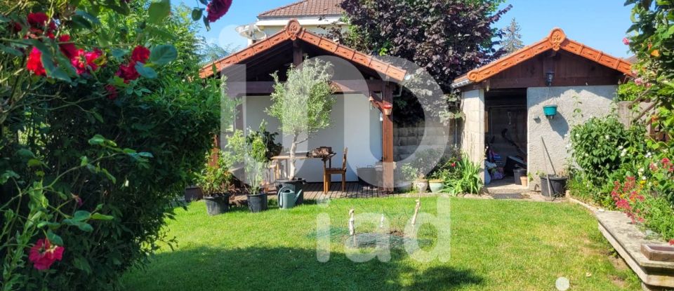 Village house 5 rooms of 172 m² in Durdat-Larequille (03310)