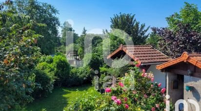 Village house 5 rooms of 172 m² in Durdat-Larequille (03310)