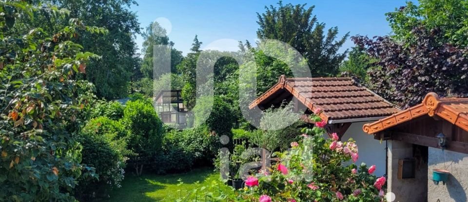 Village house 5 rooms of 172 m² in Durdat-Larequille (03310)