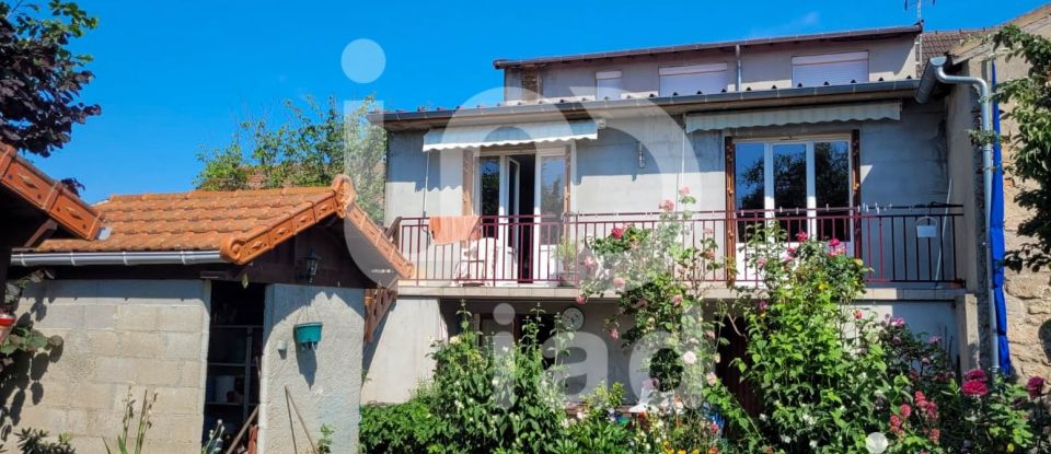 Village house 5 rooms of 172 m² in Durdat-Larequille (03310)