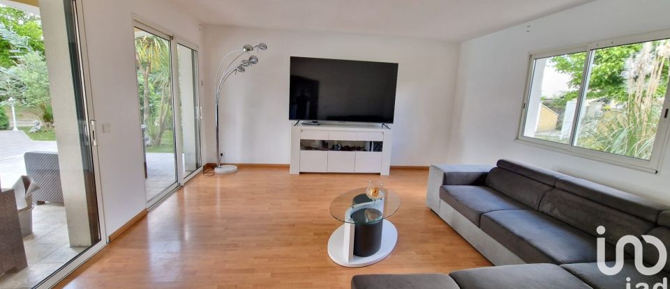 House 5 rooms of 141 m² in Parentis-en-Born (40160)