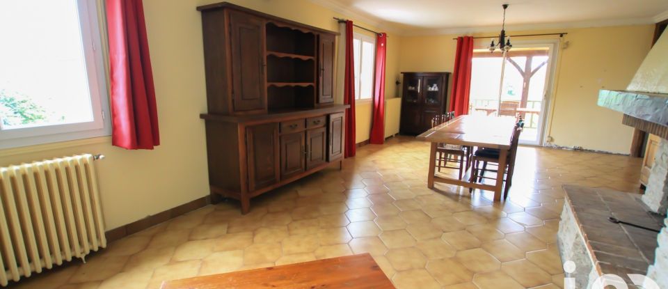 Maison 12 pièces de 241 m² à Saint-Cyprien (24220)