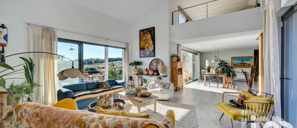 Maison 8 pièces de 320 m² à La Cadière-d'Azur (83740)