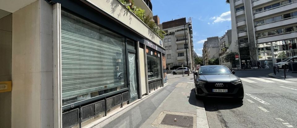 Retail property of 90 m² in Paris (75015)