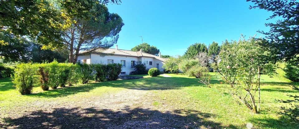 Maison 9 pièces de 227 m² à Saint-Ciers-sur-Gironde (33820)