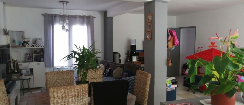 Maison 7 pièces de 190 m² à Saint-Joseph (97480)