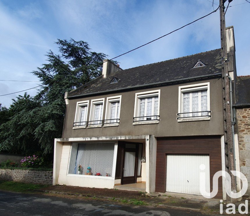 Maison de village 7 pièces de 122 m² à Pont-Melvez (22390)