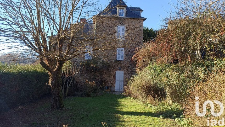 Manoir 8 pièces de 330 m² à Salmiech (12120)