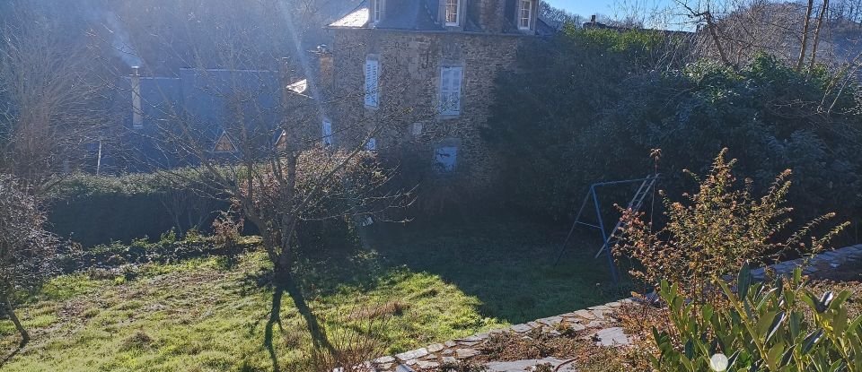 Manoir 8 pièces de 330 m² à Salmiech (12120)