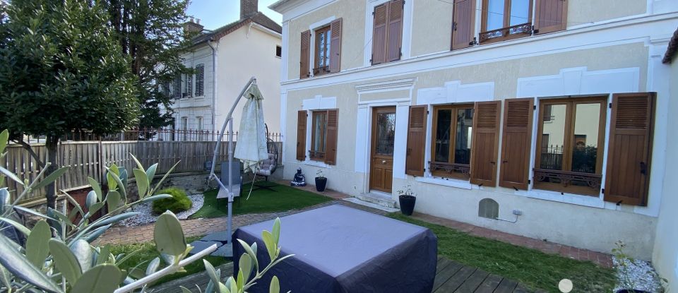 Traditional house 6 rooms of 153 m² in Saint-Martin-du-Tertre (95270)