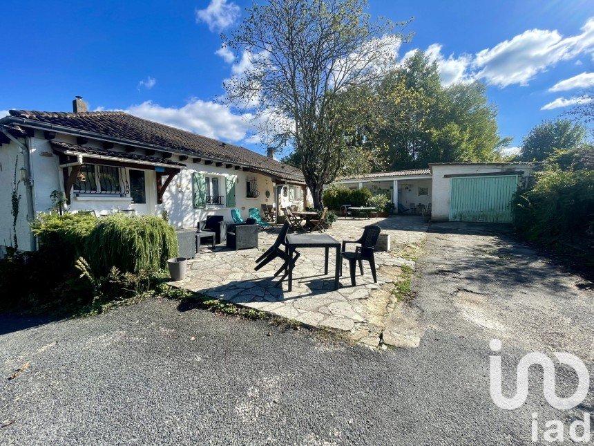 Domaine 10 pièces de 235 m² à Vitrac (24200)