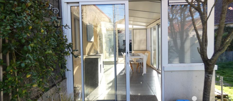 Maison 4 pièces de 84 m² à Quinssaines (03380)