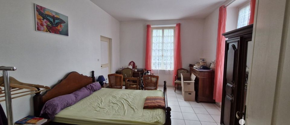 Traditional house 10 rooms of 192 m² in Sainte-Soulle (17220)