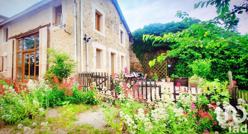 Country house 11 rooms of 288 m² in Pers (79190)