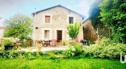 Country house 11 rooms of 288 m² in Pers (79190)