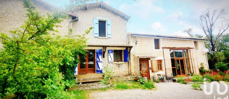 Country house 11 rooms of 288 m² in Pers (79190)