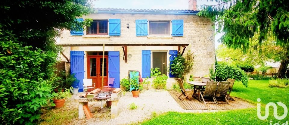 Country house 11 rooms of 288 m² in Pers (79190)