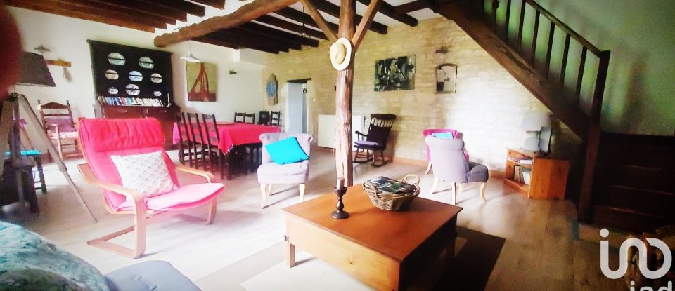 Country house 11 rooms of 288 m² in Pers (79190)