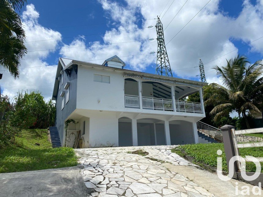 Maison traditionnelle 5 pièces de 361 m² à Sainte-Rose (97115)