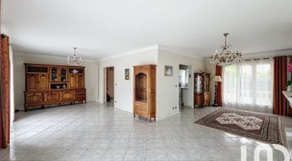 Maison traditionnelle 9 pièces de 172 m² à Saint-Prix (95390)