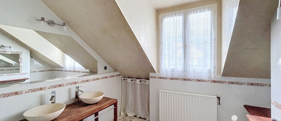 Traditional house 9 rooms of 172 m² in Saint-Prix (95390)