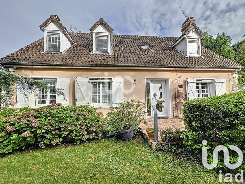 Traditional house 6 rooms of 145 m² in Dammartin-en-Goële (77230)