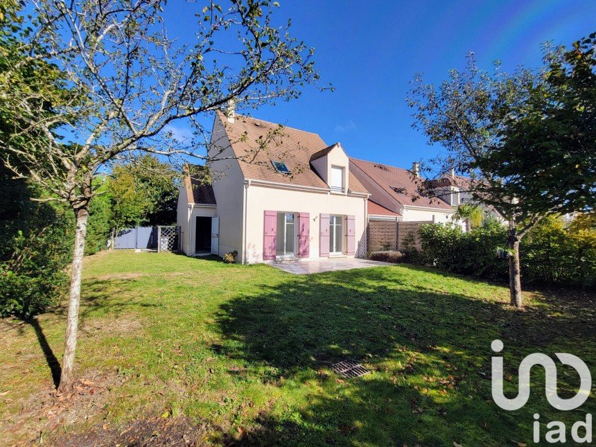 House 6 rooms of 96 m² in Saint-Pierre-du-Perray (91280)