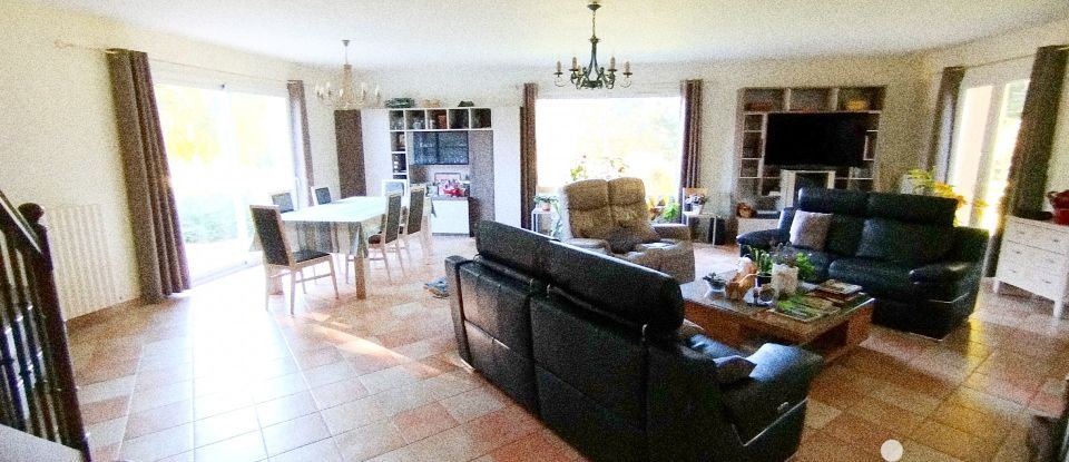 Maison de campagne 8 pièces de 220 m² à Saint-Cosme-en-Vairais (72110)