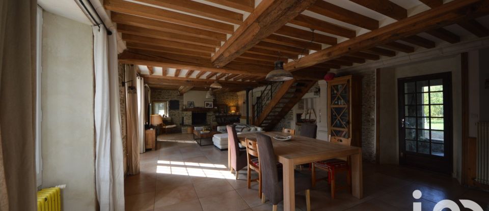 Longère 6 pièces de 245 m² à - (14240)