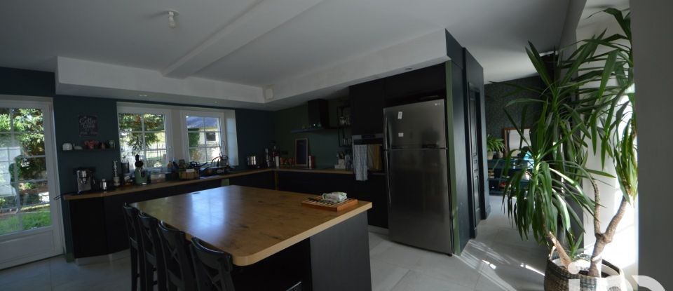 Longère 6 pièces de 245 m² à - (14240)