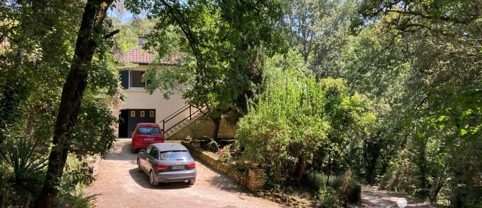 Traditional house 6 rooms of 132 m² in Sarlat-la-Canéda (24200)