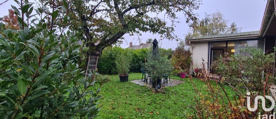 Traditional house 4 rooms of 87 m² in Bruyères-le-Châtel (91680)