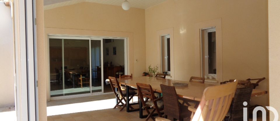 Traditional house 5 rooms of 220 m² in Agde (34300)