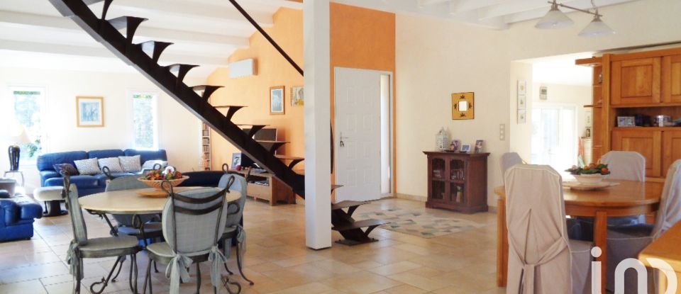 Traditional house 5 rooms of 220 m² in Agde (34300)