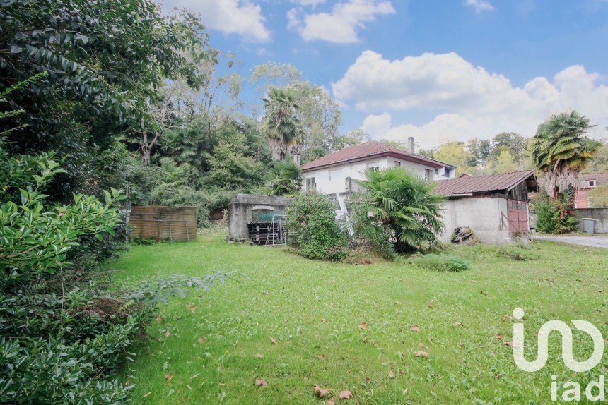 Traditional house 5 rooms of 177 m² in Jurançon (64110)