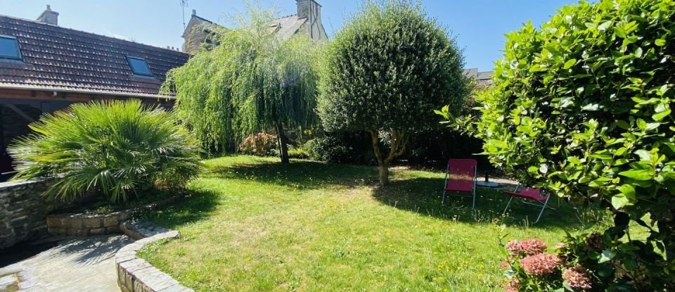 House 6 rooms of 108 m² in Lannion (22300)