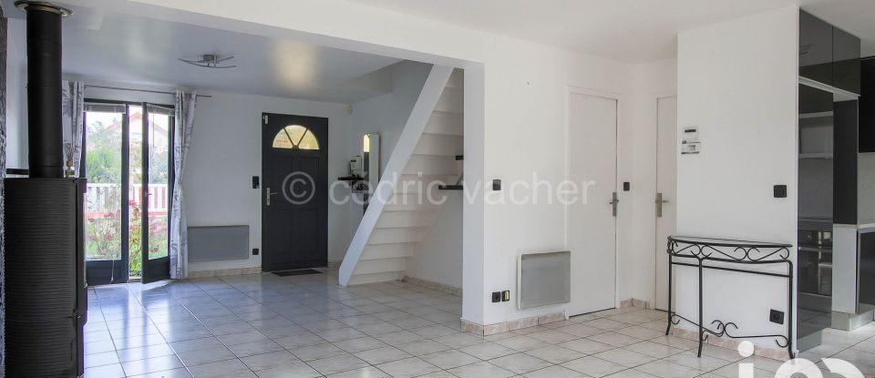 House 5 rooms of 92 m² in Lisses (91090)