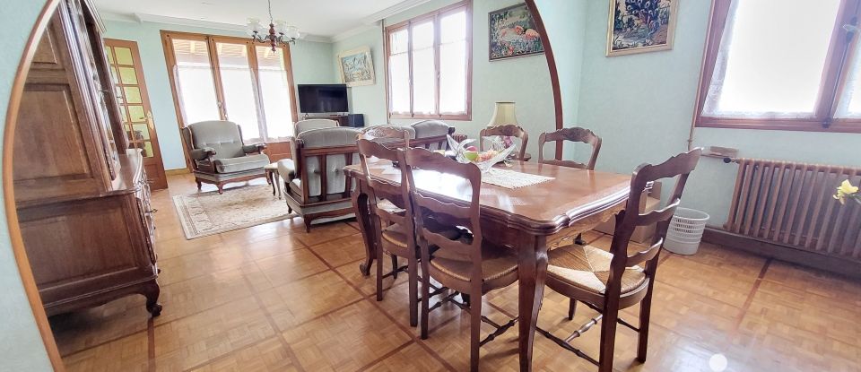 Traditional house 5 rooms of 140 m² in Saint-Georges-de-Poisieux (18200)