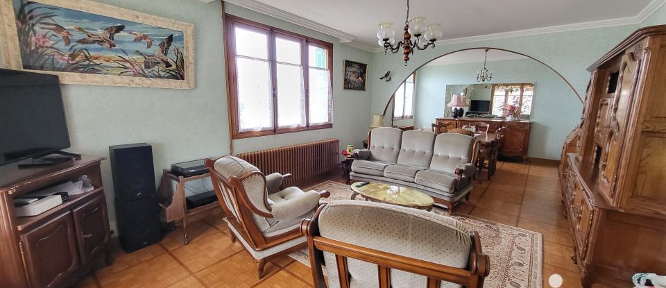 Traditional house 5 rooms of 140 m² in Saint-Georges-de-Poisieux (18200)